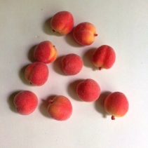 Персик маленький 15- 20 мм упаковка 10 шт